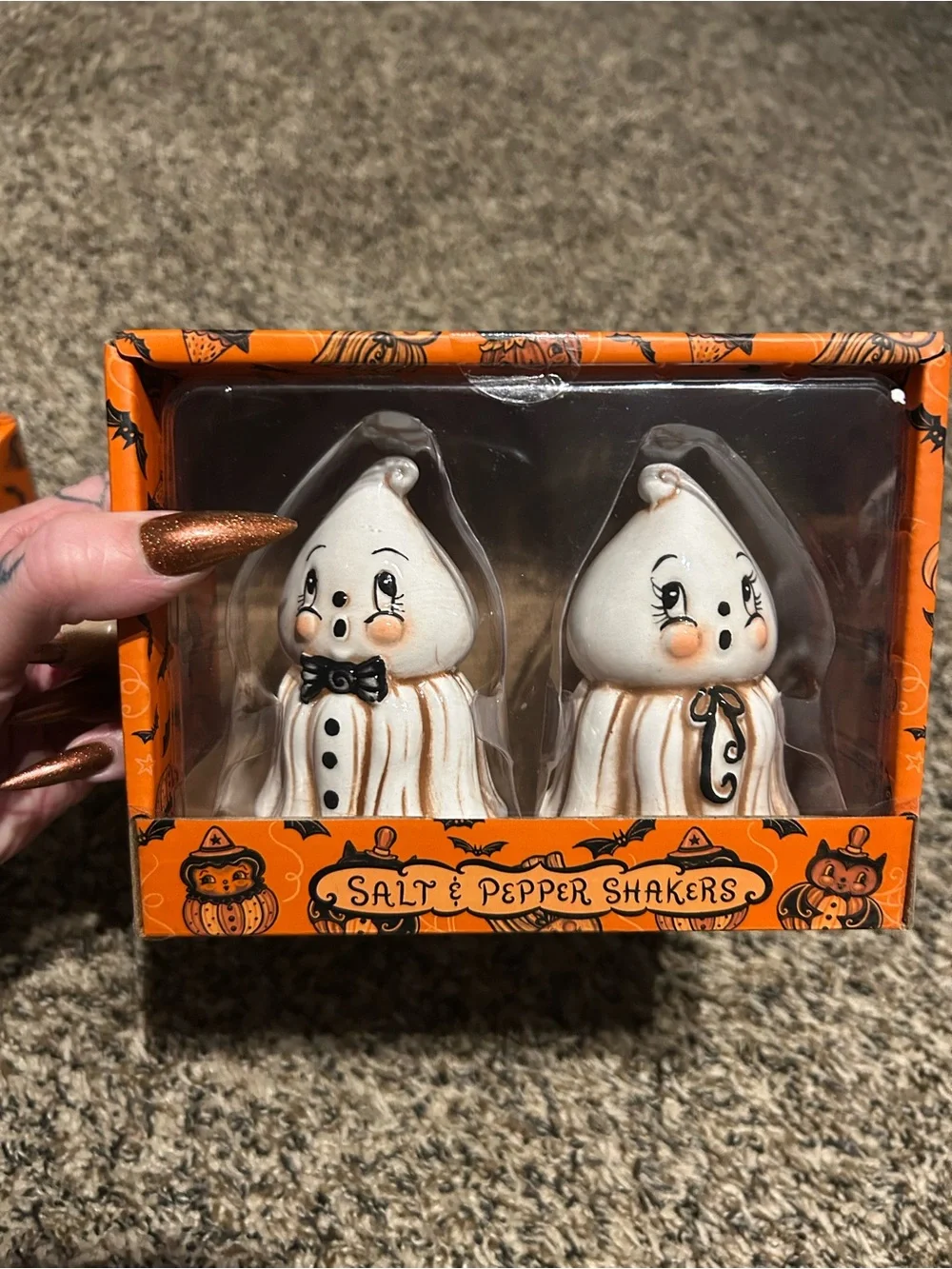 Vintage-Style White Ghost Salt & Pepper Shaker Set for Halloween